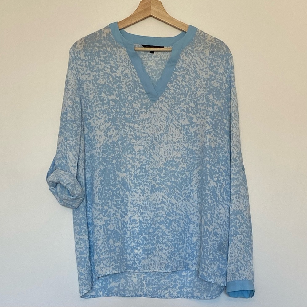 Kenneth Cole Select Women’s Blue & White Pattern V Neck Shirt, Size Large, Flowy